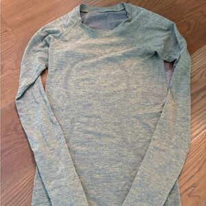 Lululemon swiftly tech long sleeve hip length shirt